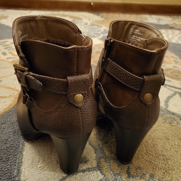 Rialto Brown Boots - Picture 2 of 5